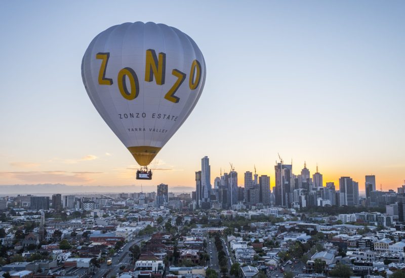 Hotair ballooning over Melbourne with Balloonman